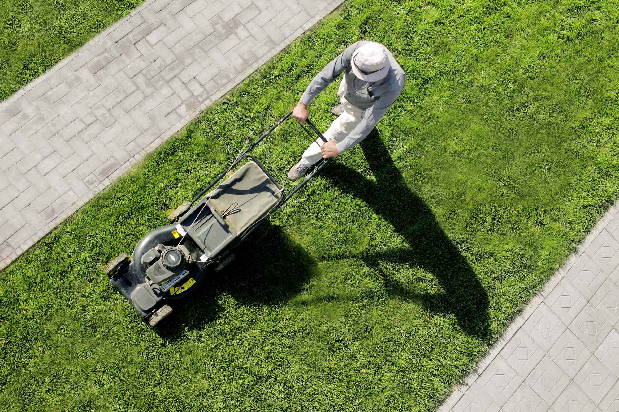 Lawn mowing in Kellyville